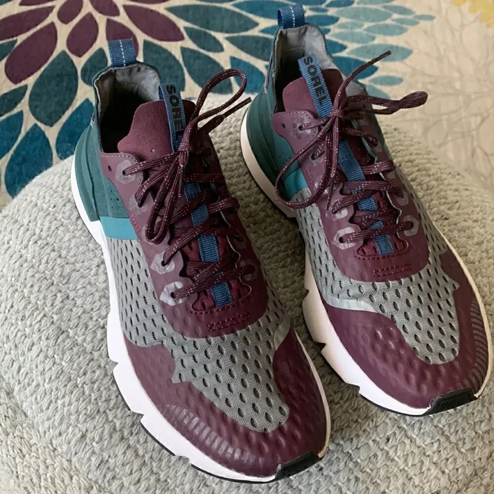 SOREL,  KINETIC running shoes, near new, mens size 8